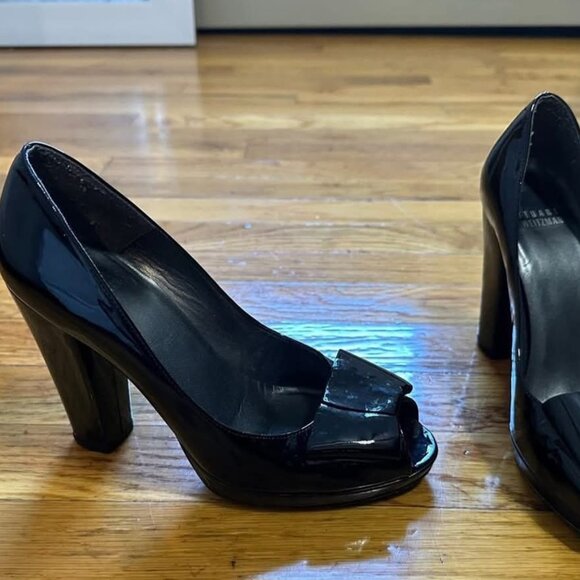 Stuart Weitzman Bowright Patent Leather Pumps. - Picture 2 of 4